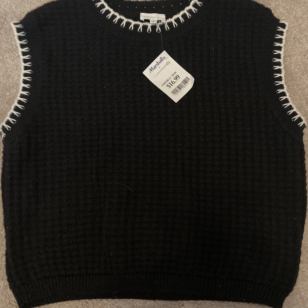 NWT Dee Elly Sweater Vest Size Large